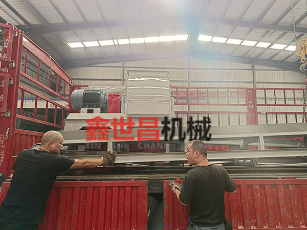 800型水滴式橡胶钢丝粉碎分离机生产线发往新疆