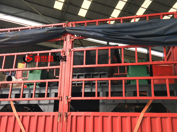 贵州1000型双轴撕碎机发货现场